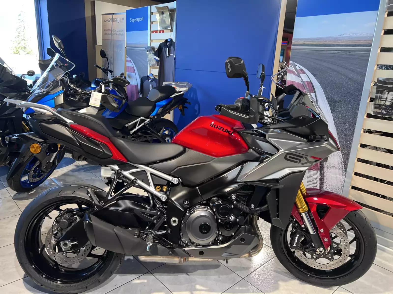 Suzuki GSX-S 1000GX - Photo 1