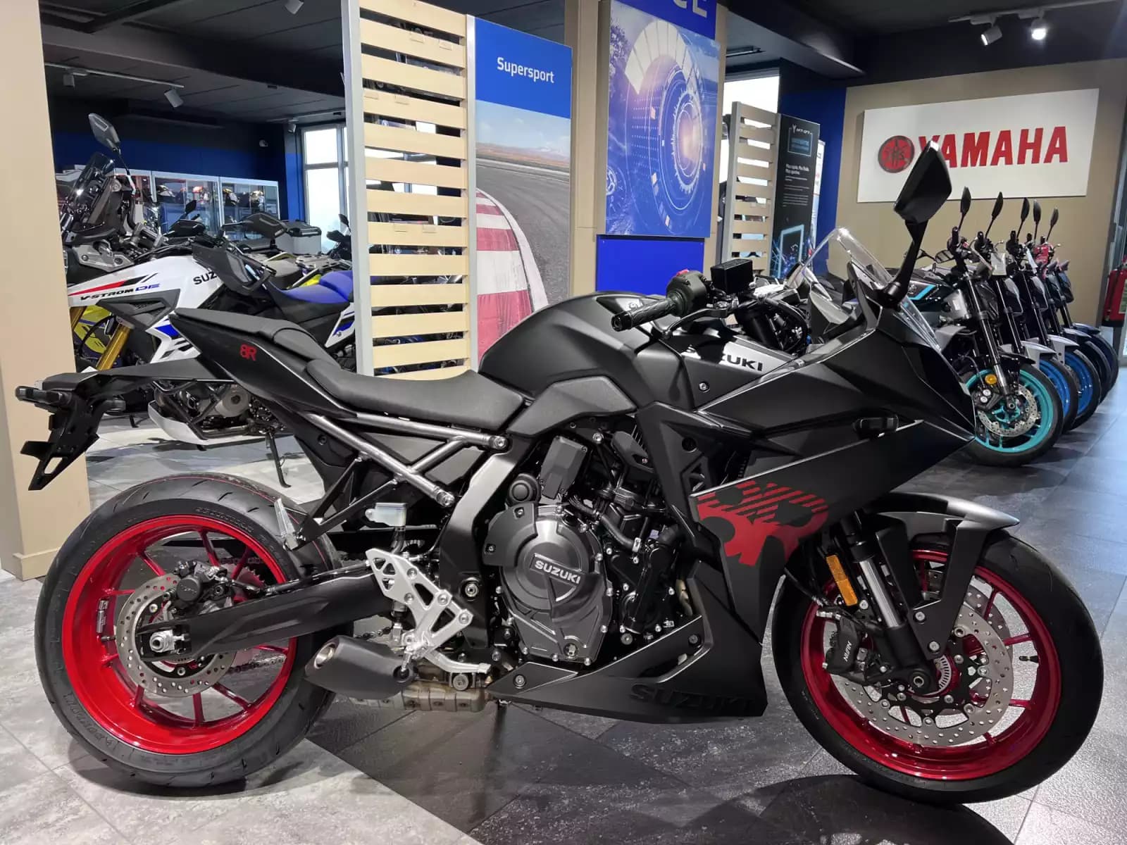 Suzuki GSX 8R - Photo 1