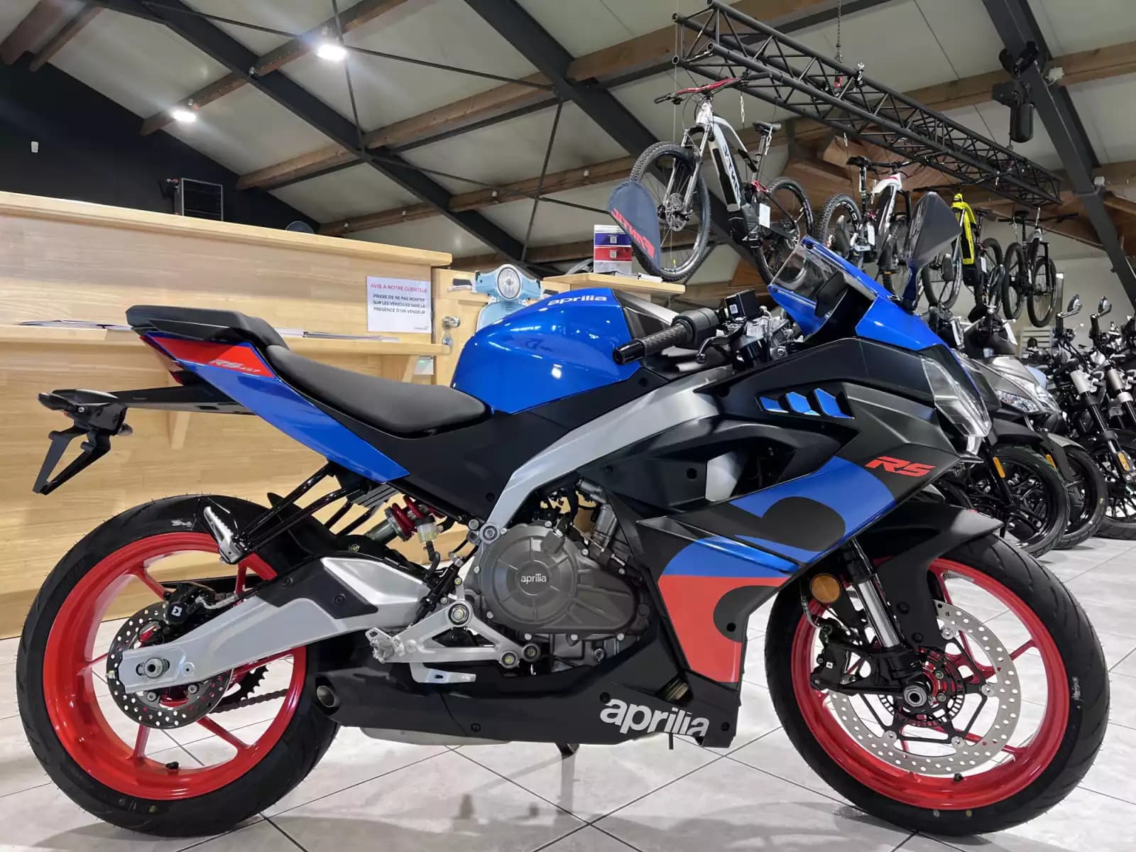 Aprilia RS 457 - Photo 1