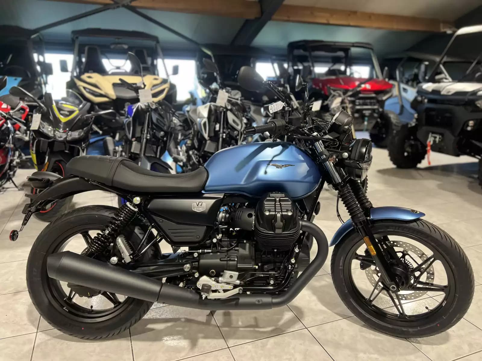 Moto Guzzi V 7 STONE - Photo 1