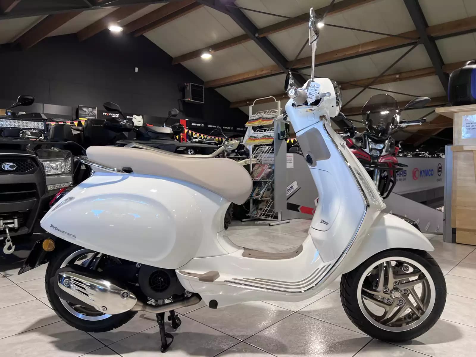 Vespa Primavera 125 S - Photo 1