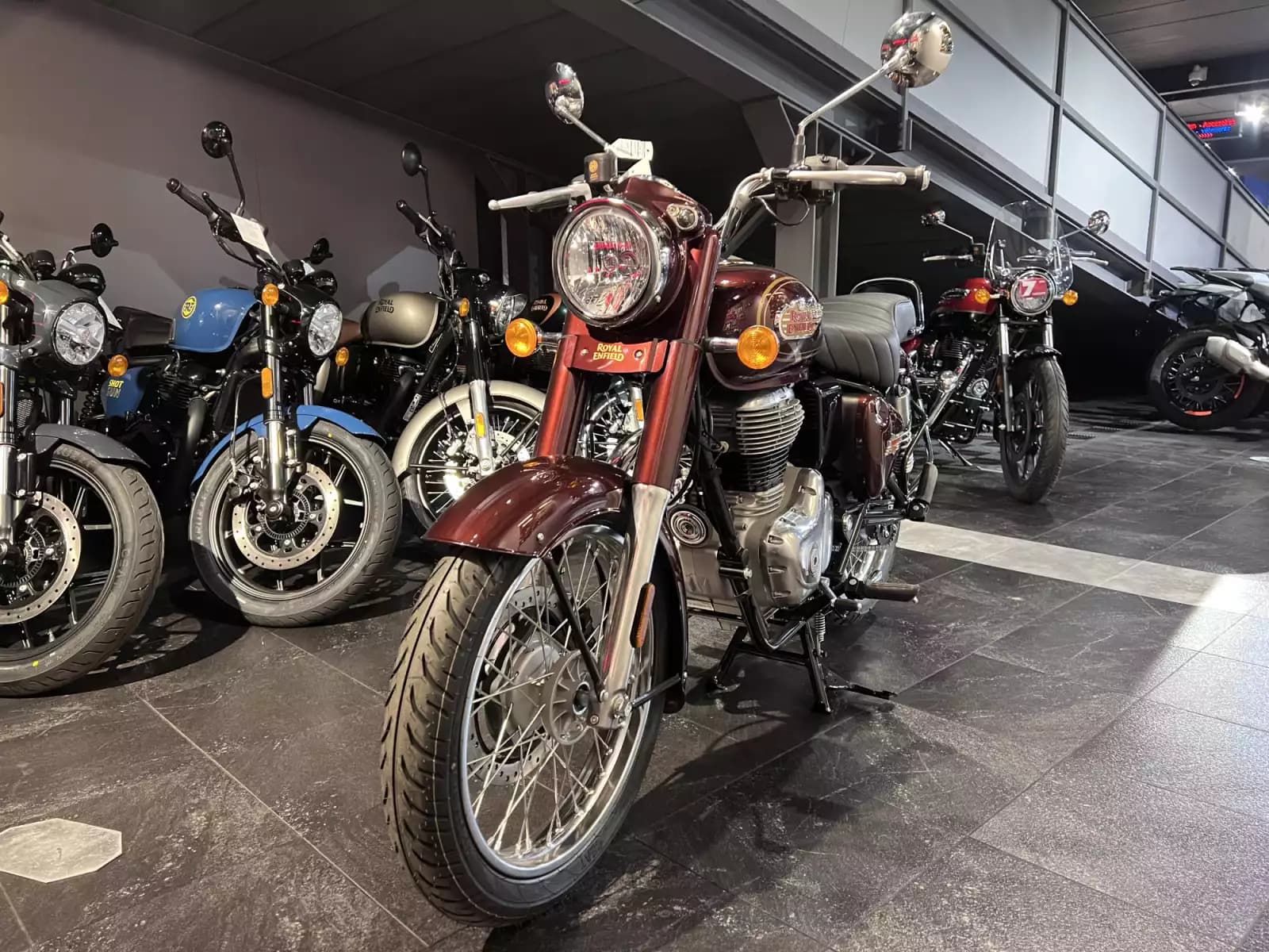 Royal Enfield Bullet 350 Maroon - Photo 1