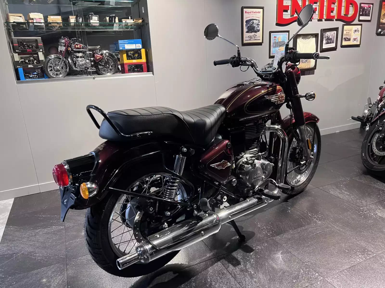Royal Enfield Bullet 350 Maroon - Photo 1