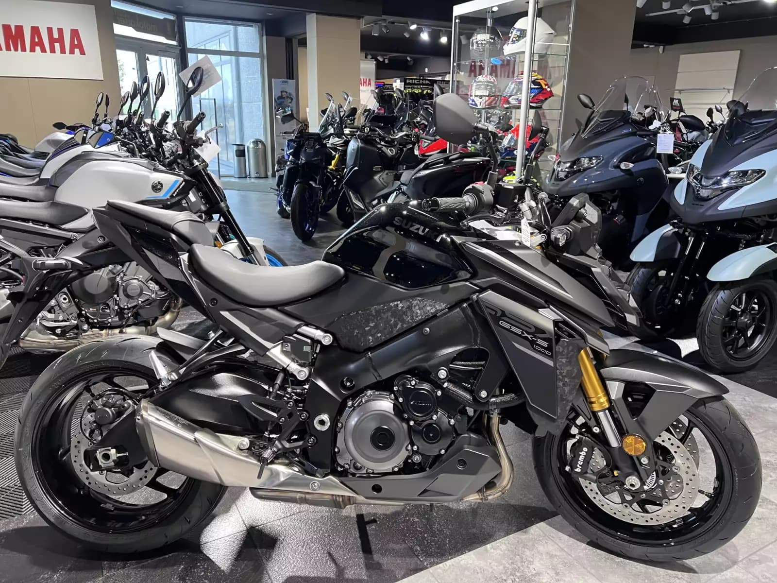 Suzuki GSX-S 1000 - Photo 1