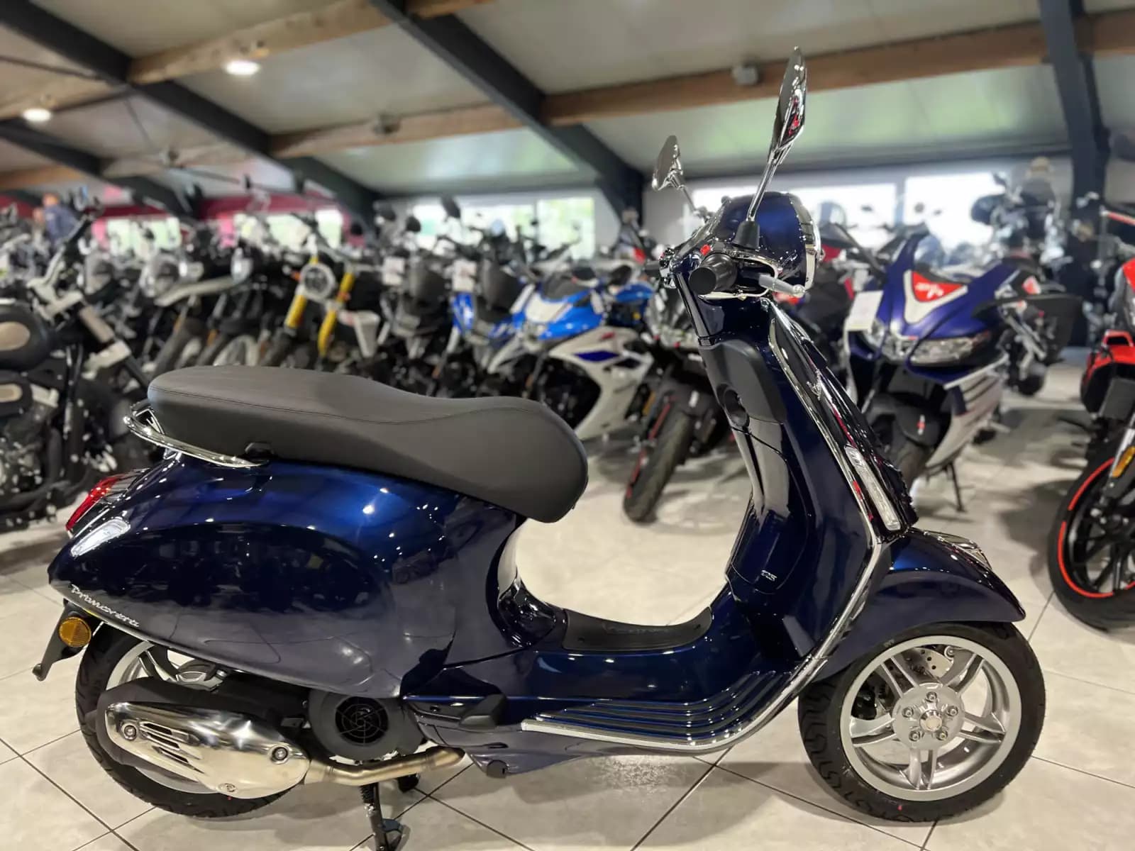 Vespa Primavera 125 - Photo 1