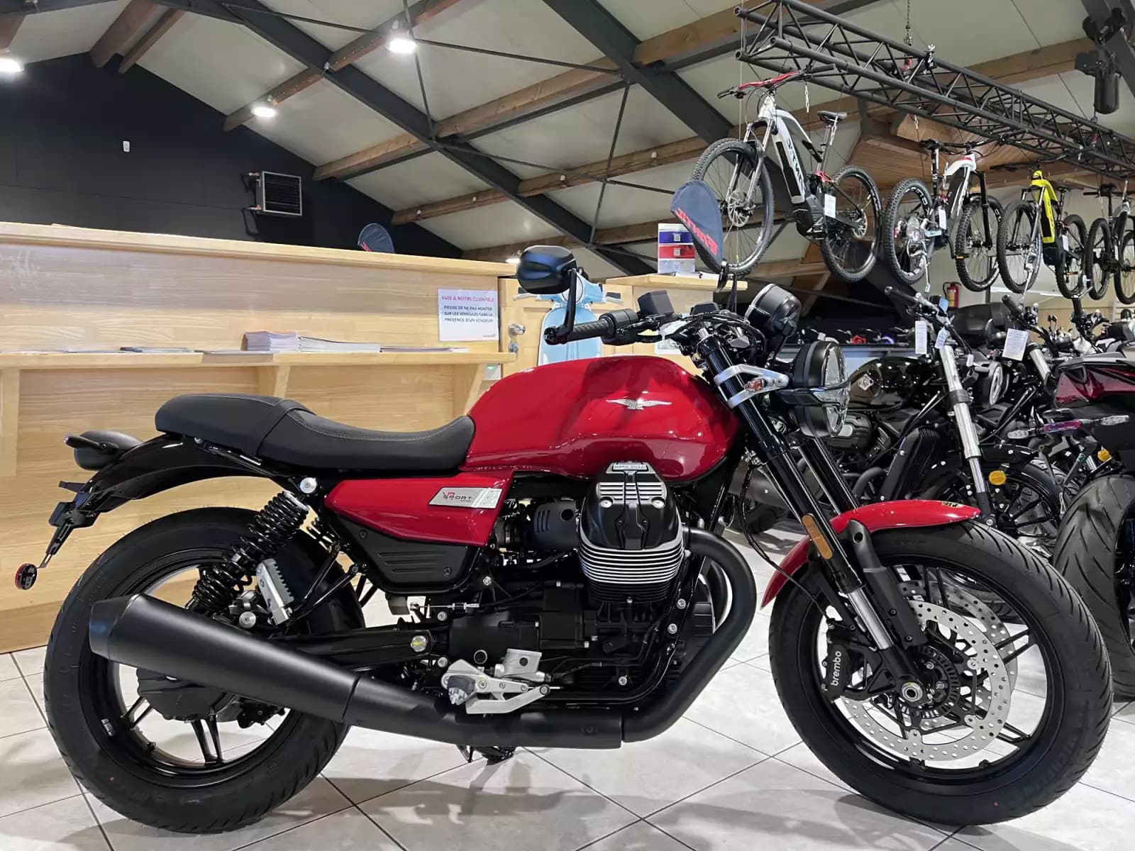 Moto Guzzi V 7 SPORT - Photo 1