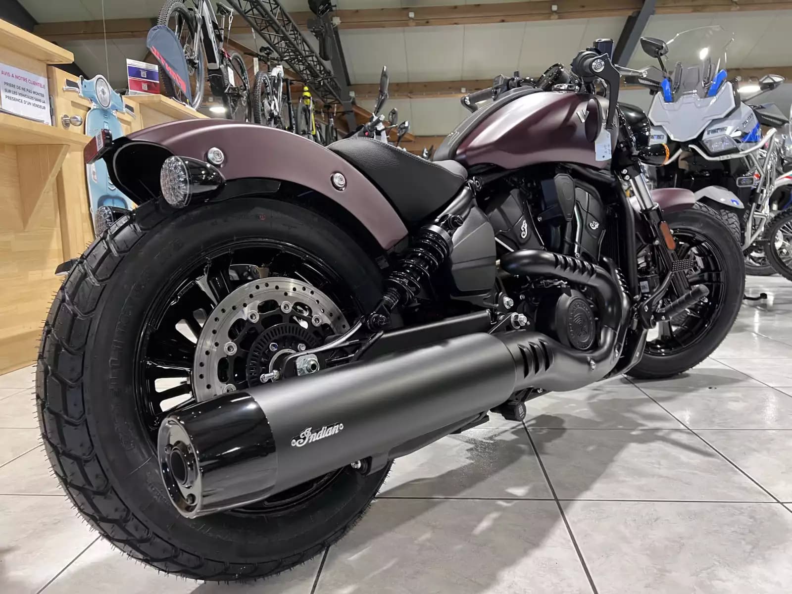 Indian Scout Bobber Maroon Metallic Smoke - Photo 1