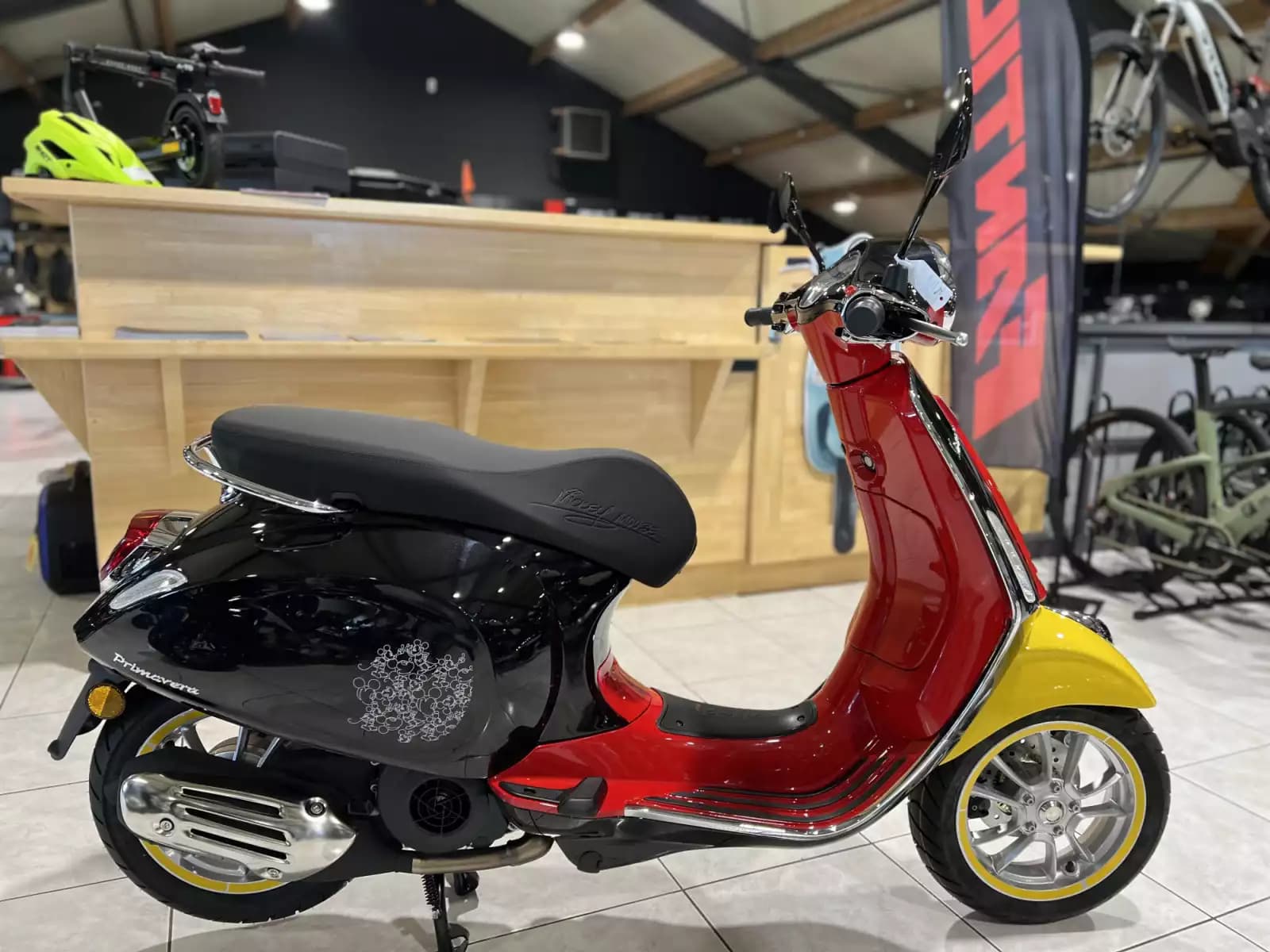 Vespa Primavera 125 Mickey Mouse Edition - Photo 1
