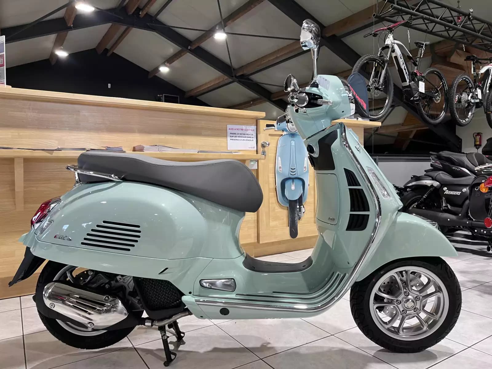 Vespa GTS 125 Classica - Photo 1