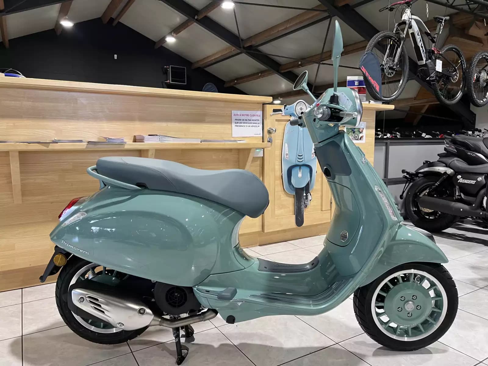 Vespa Primavera 125 80 TH - Photo 1