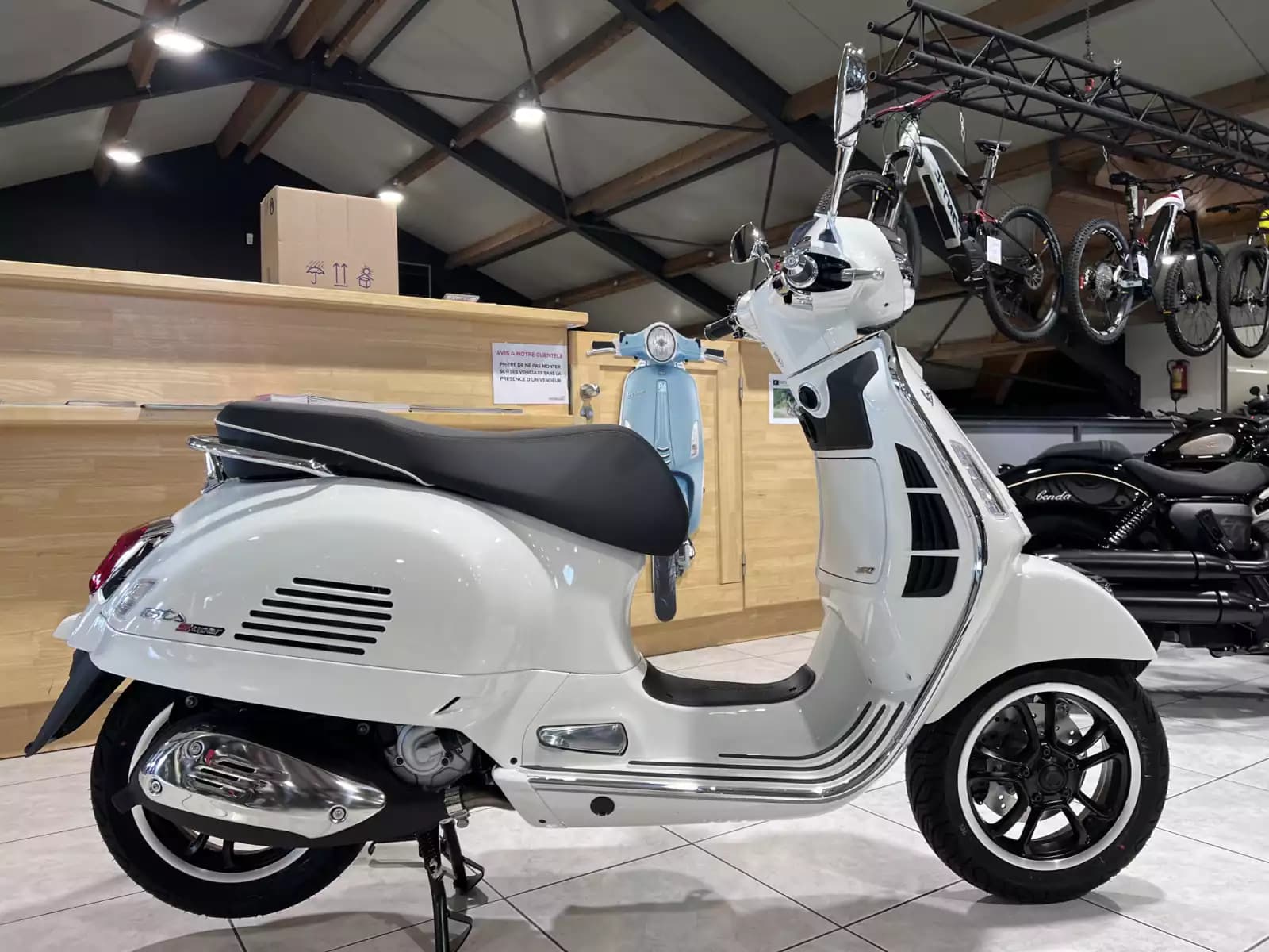 Vespa GTS Super Sport 310 - Photo 1