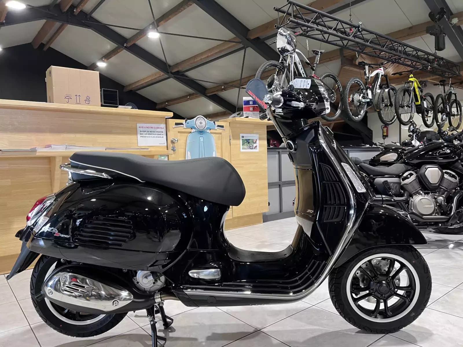 Vespa GTS Super Sport 310 - Photo 1