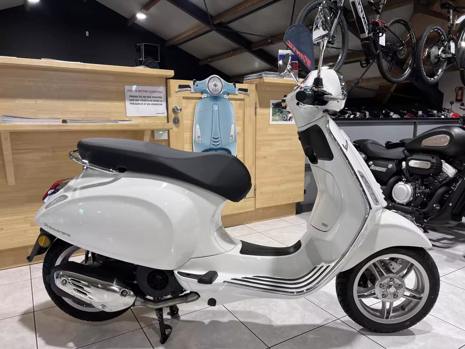 Vespa Primavera 125 BLANC - Photo 1