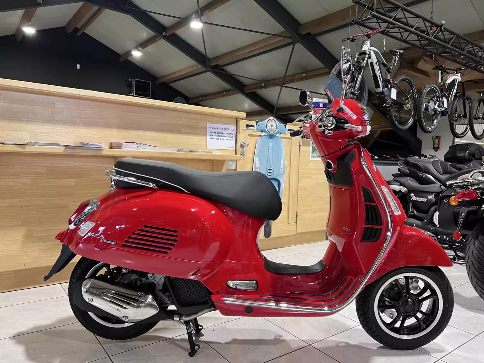 Vespa GTS Super Sport 125 - Photo 1