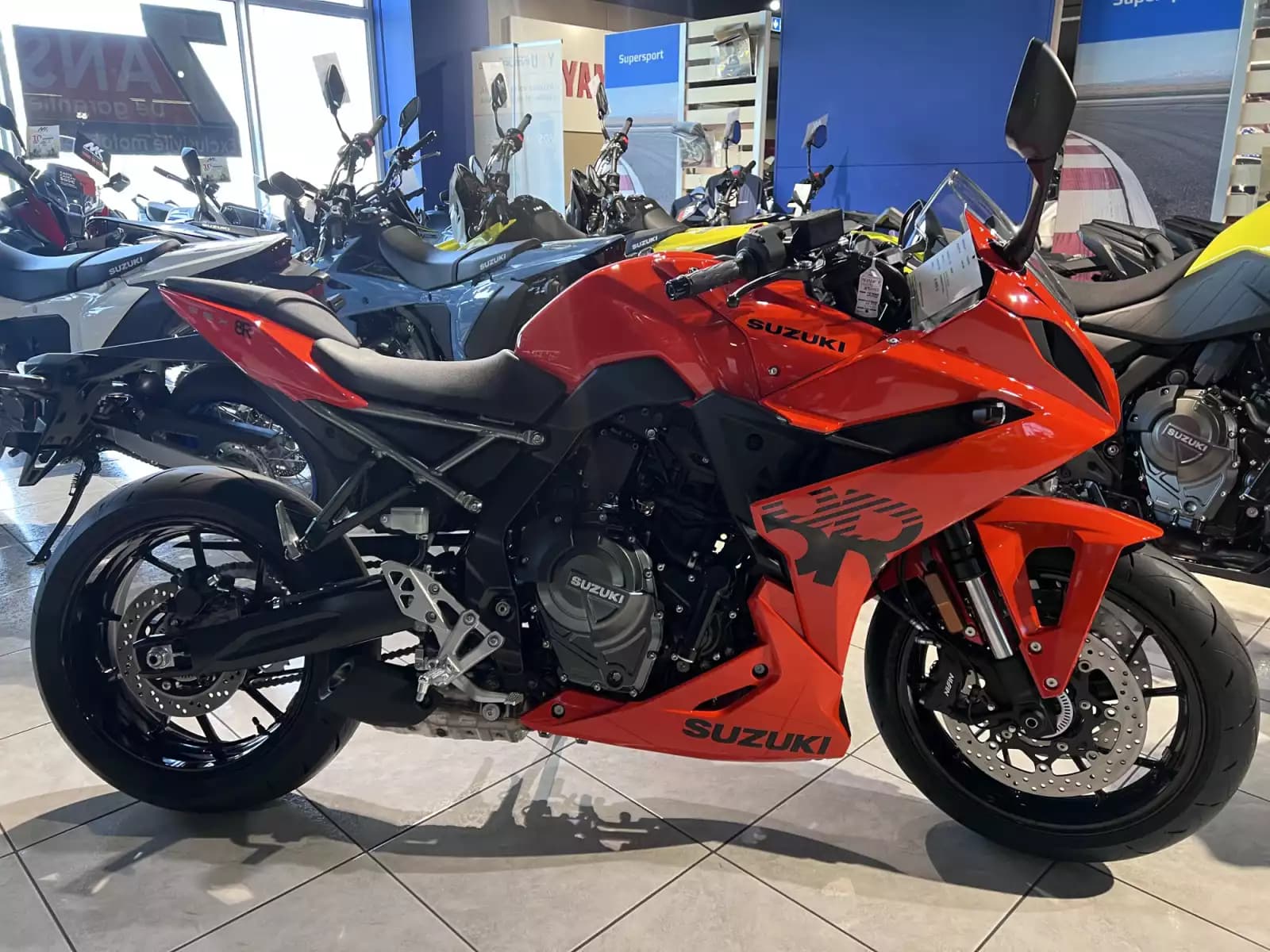 Suzuki GSX 8R - Photo 1