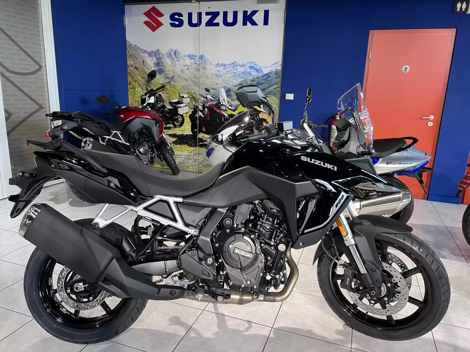 Suzuki V-Strom 800 - Photo 1