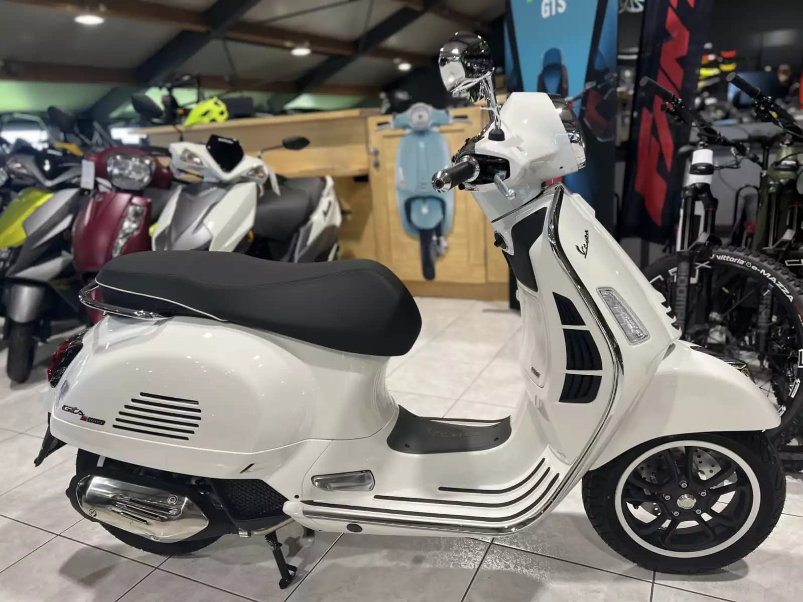Vespa GTS Super Sport 125 - Photo 1