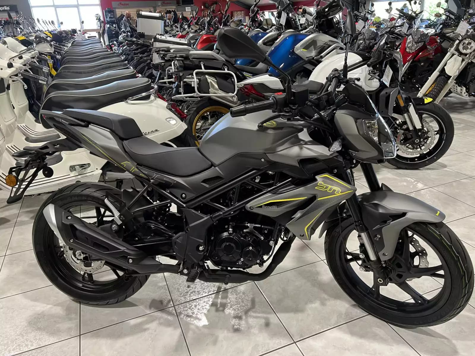 Benelli BN 125 GRIS - Photo 1