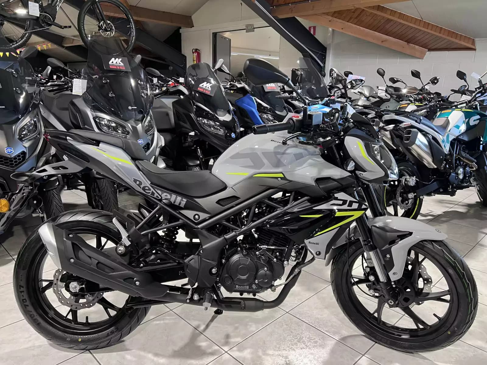 Benelli BN 125 GRIS - Photo 1