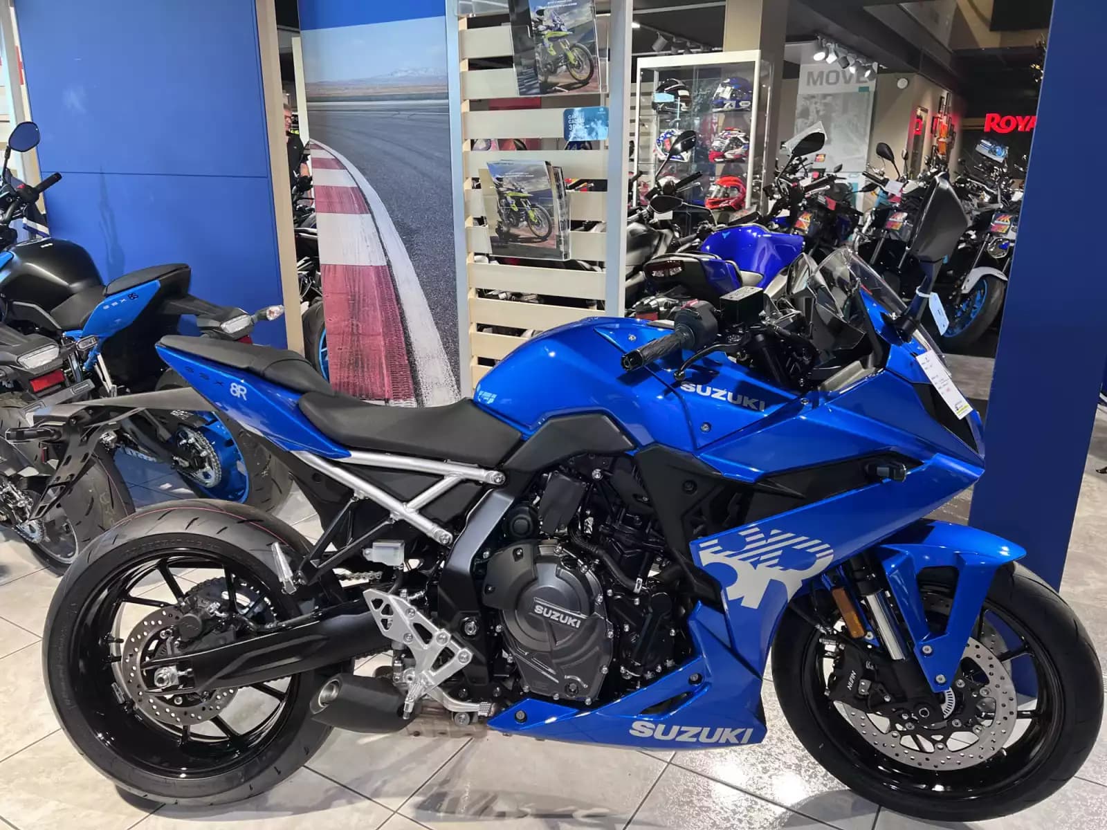 Suzuki GSX 8R - Photo 1