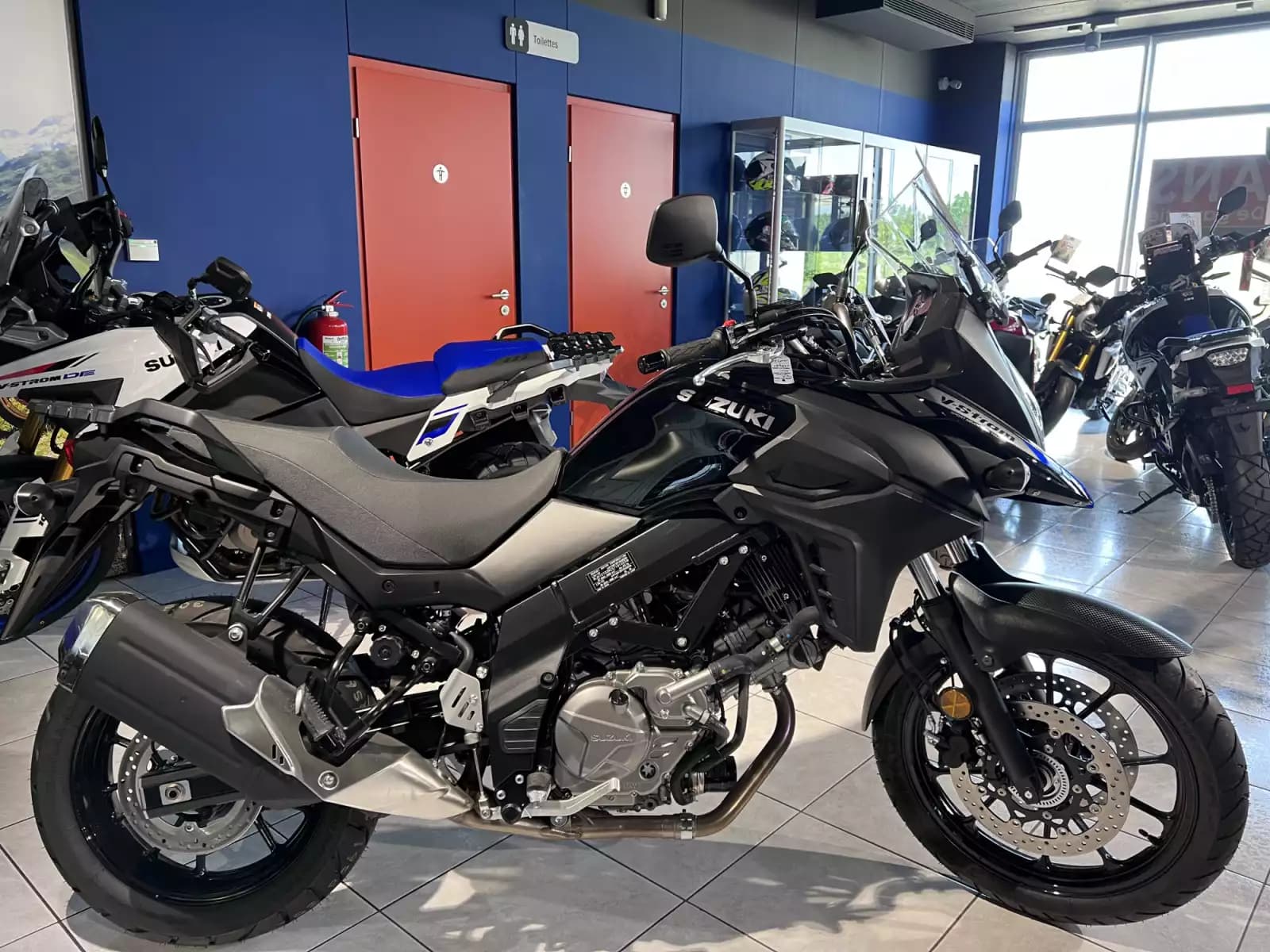 Suzuki V-Strom 650 - Photo 1