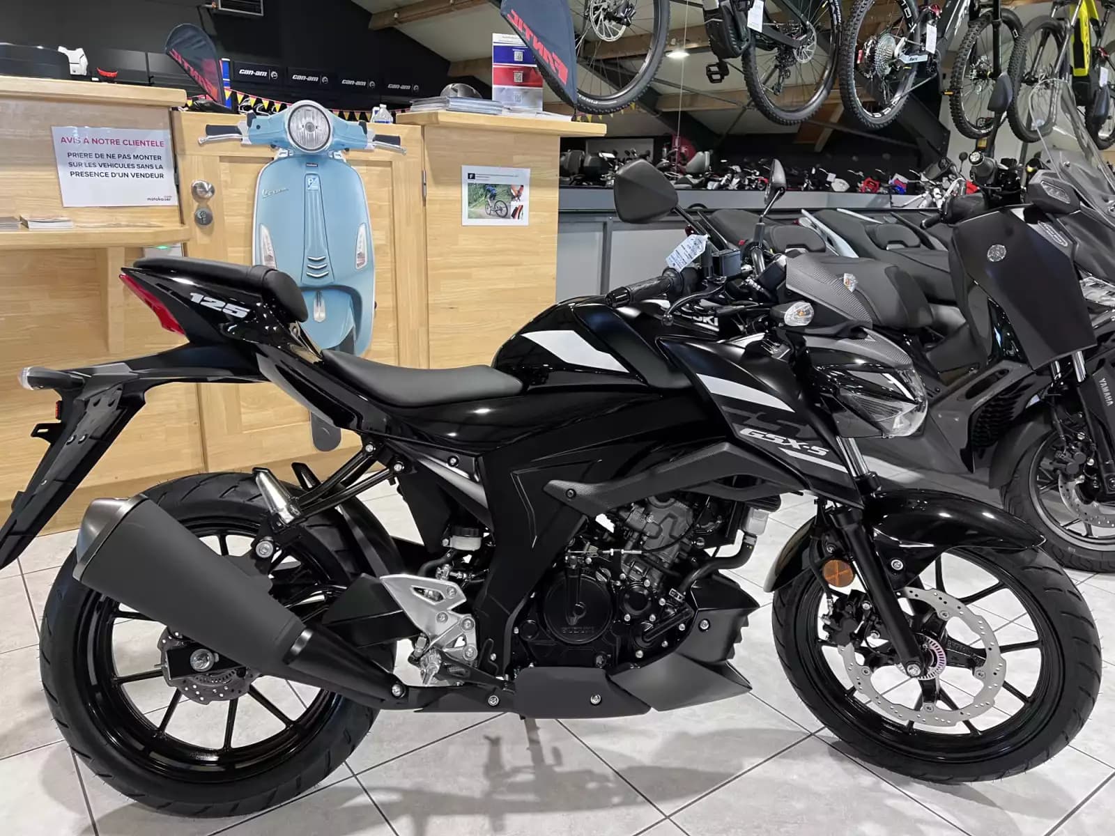 Suzuki GSX-S 125 - Photo 1