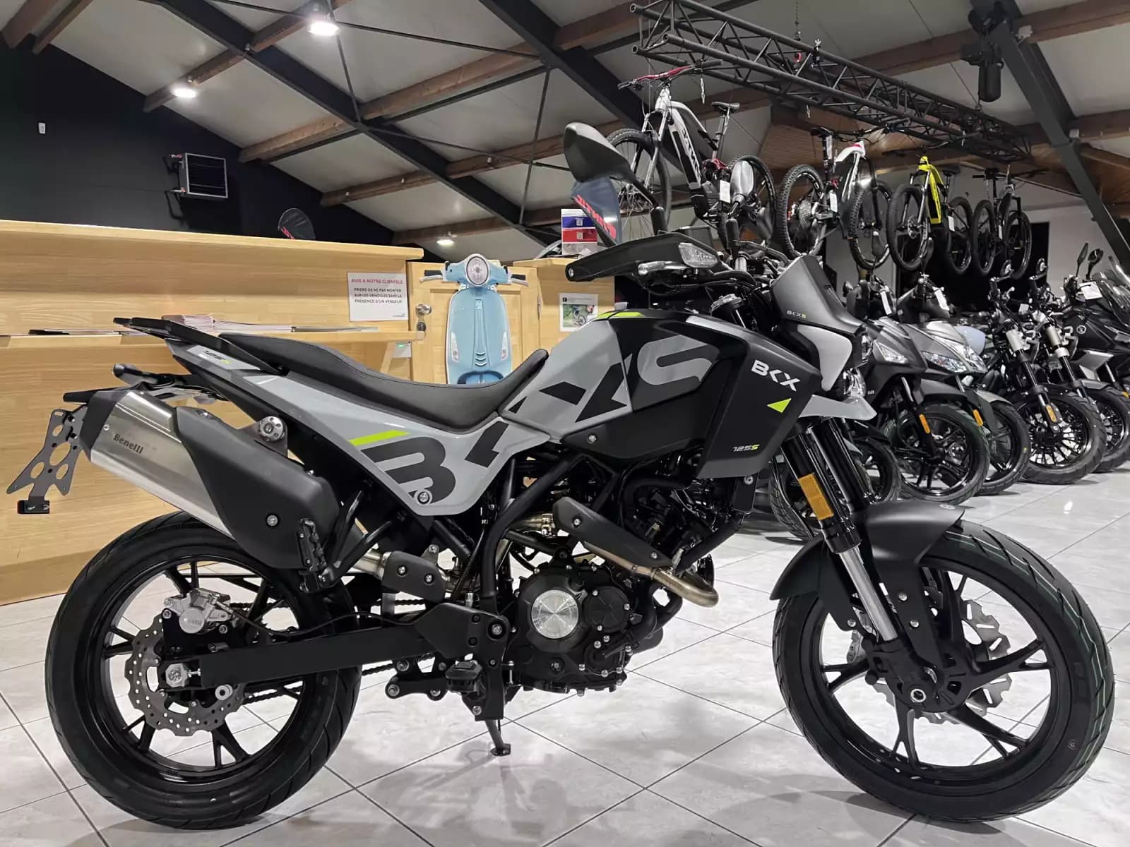 Benelli BKX 125 S - Photo 1