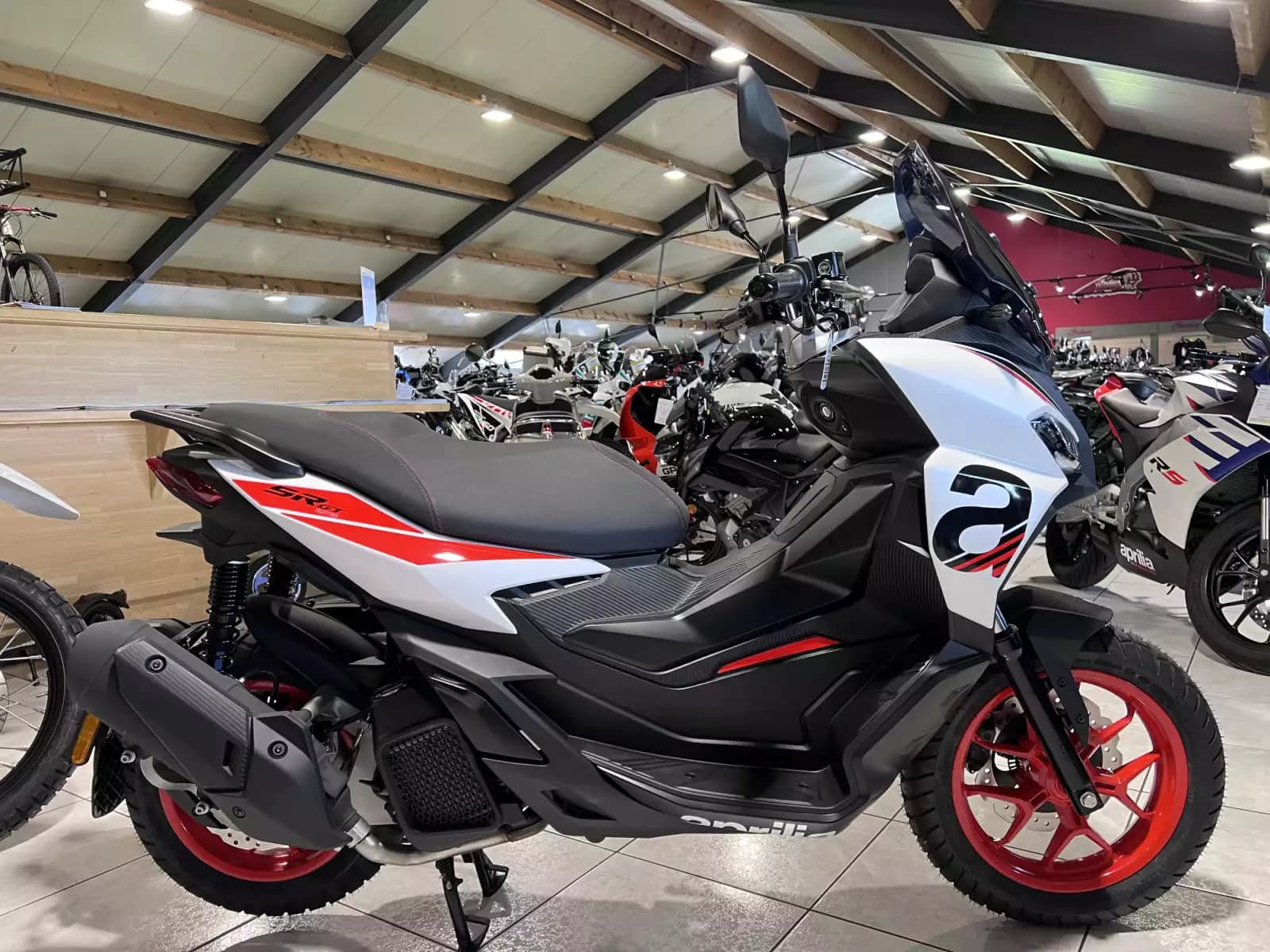 Aprilia SR 125 GT SPORT BLANC - Photo 1