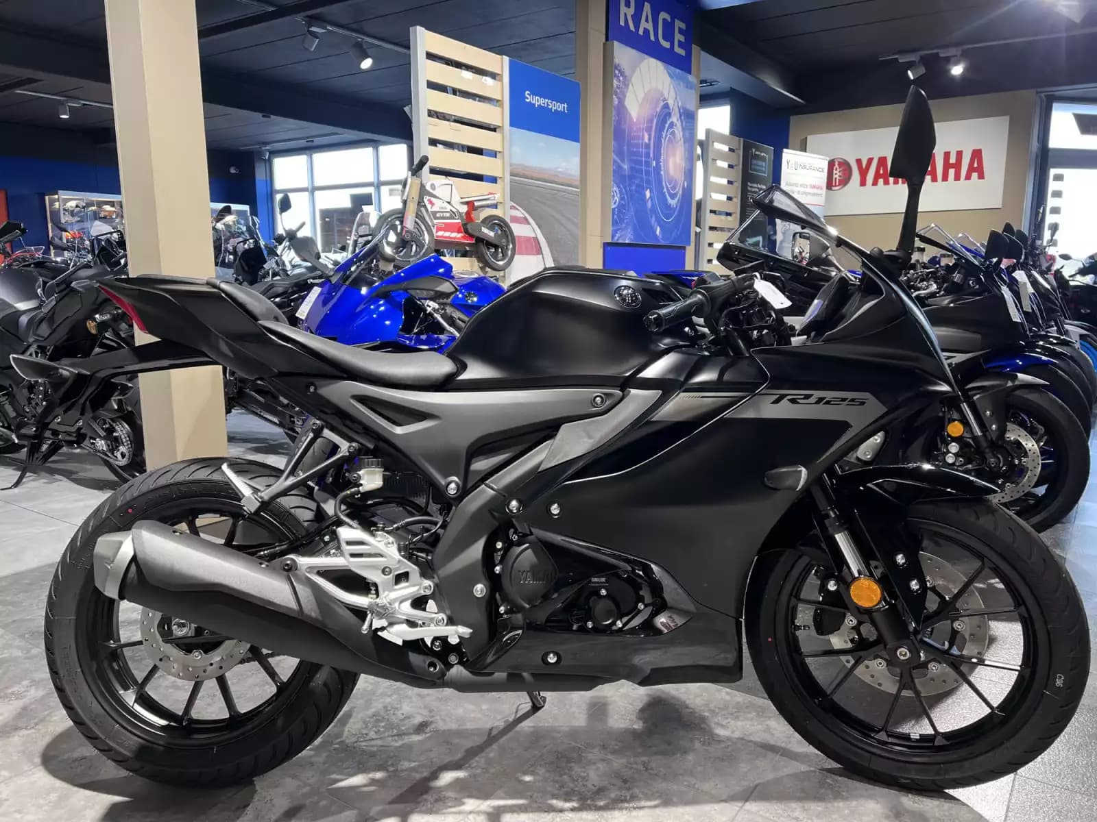 Yamaha YZF-R125 - Photo 1
