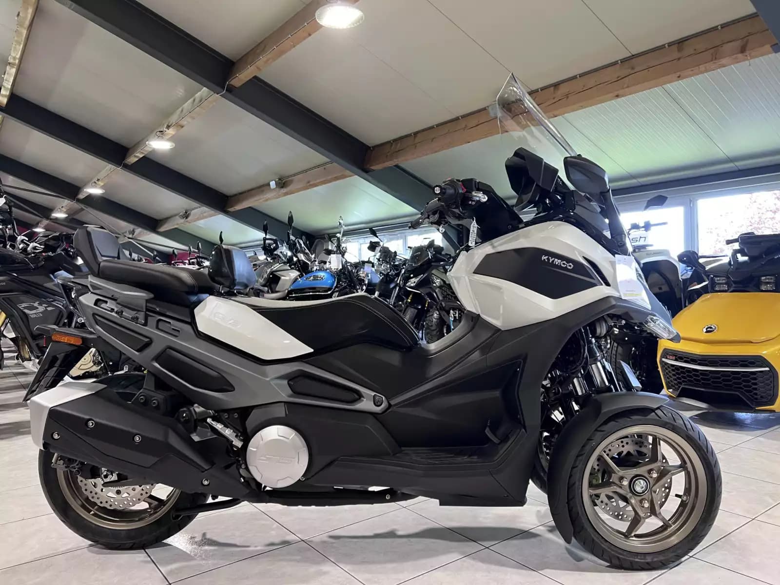 Kymco CV3 575 - Photo 1
