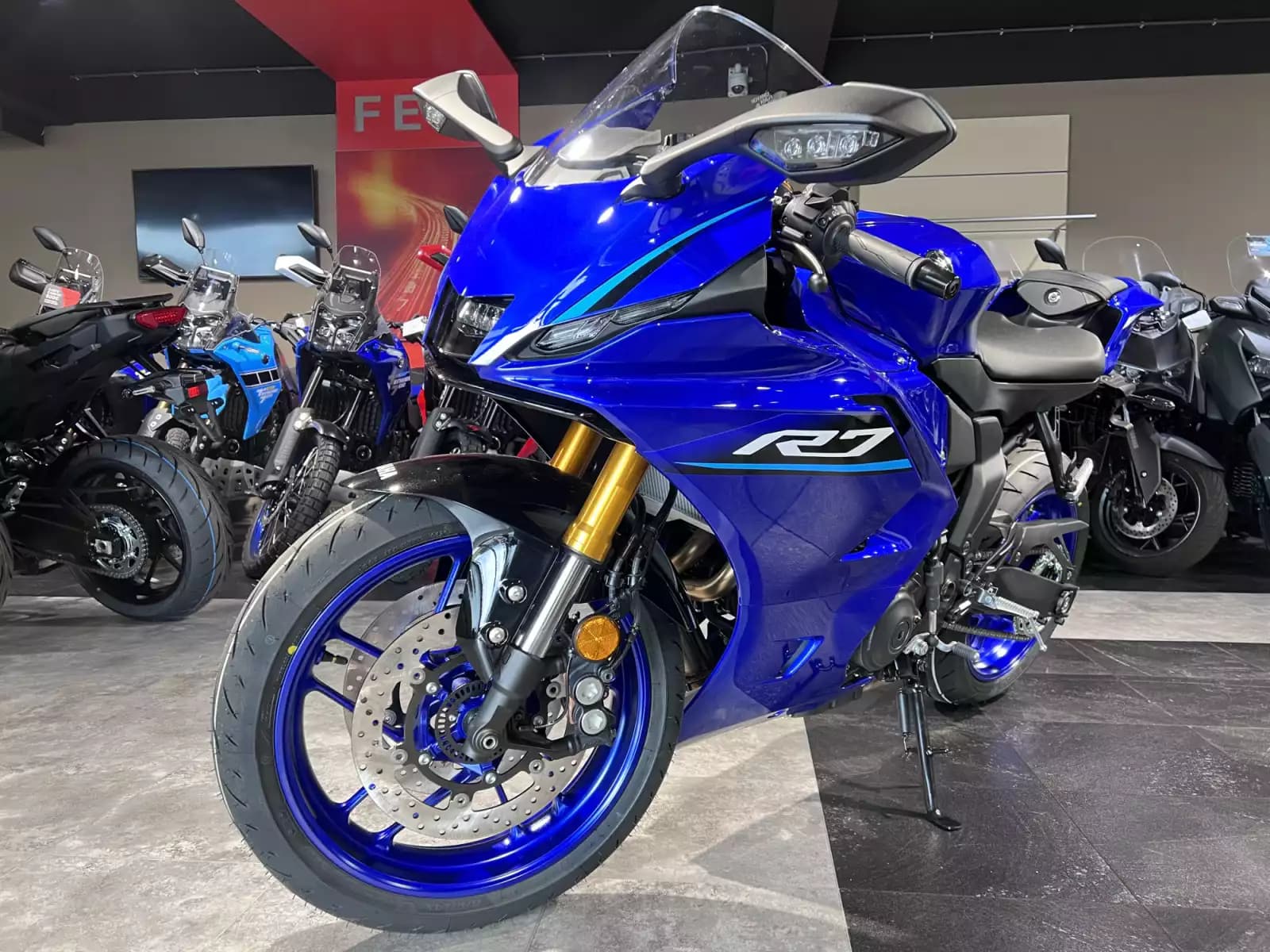 Yamaha R7 - Photo 1