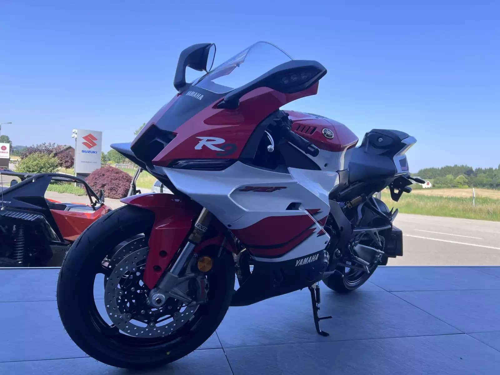 Yamaha R9 70 TH - Photo 1