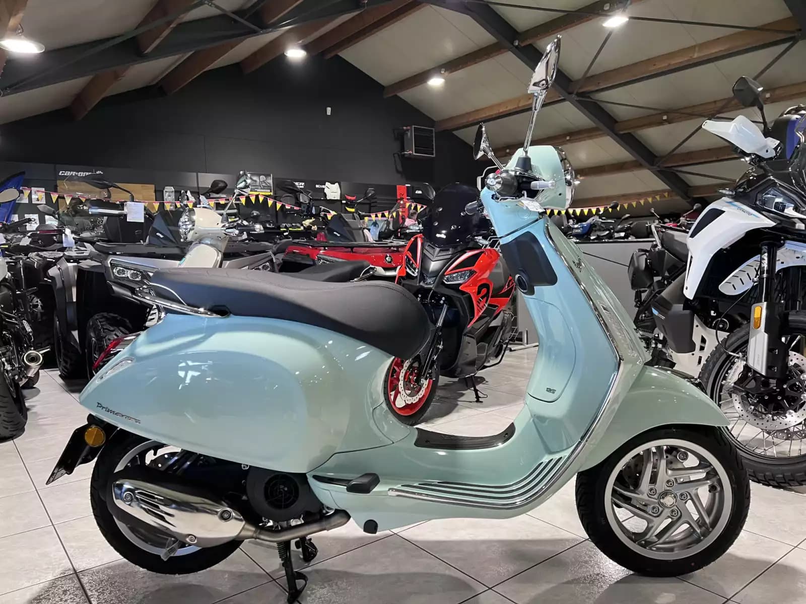 Vespa Primavera 50 - Photo 1
