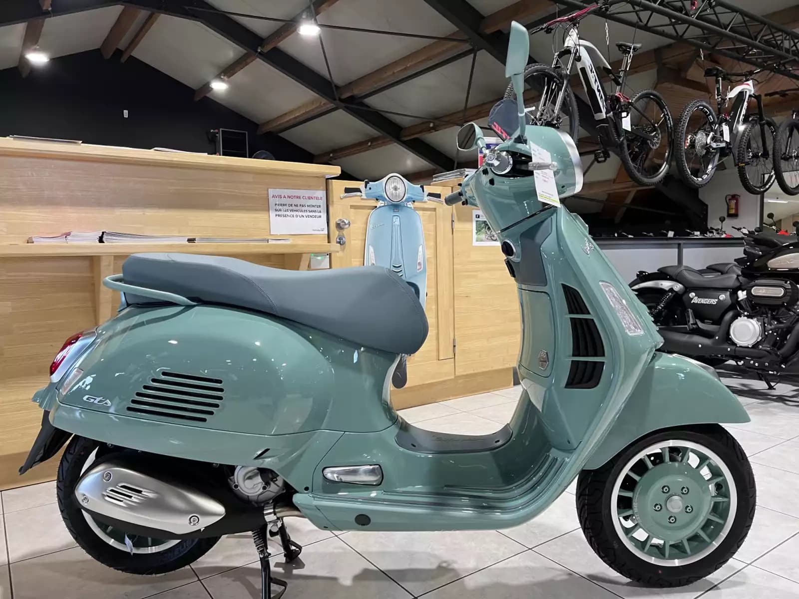 Vespa GTS 310 80 TH - Photo 1