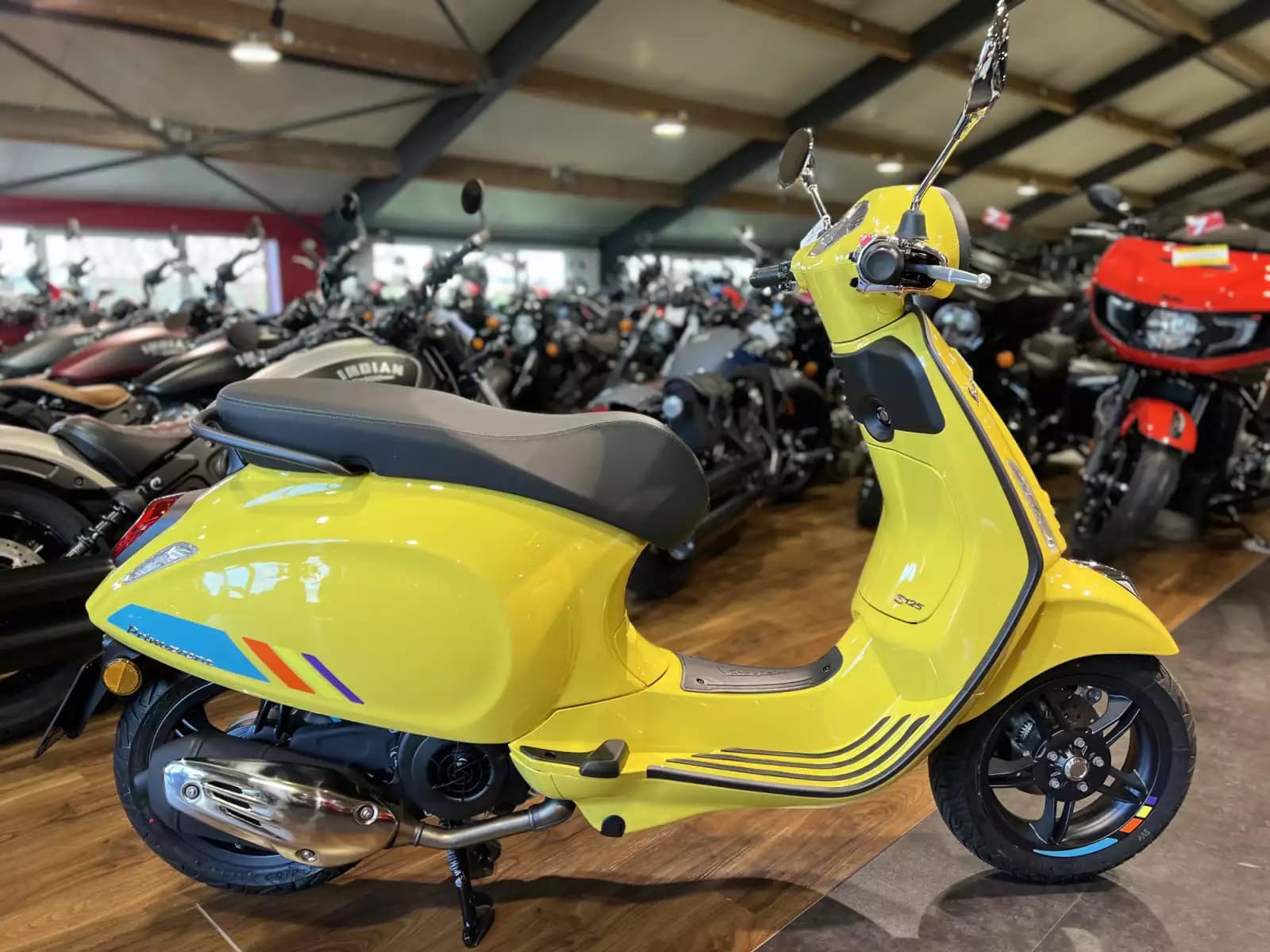 Vespa Primavera 125 S Jaune - Photo 1