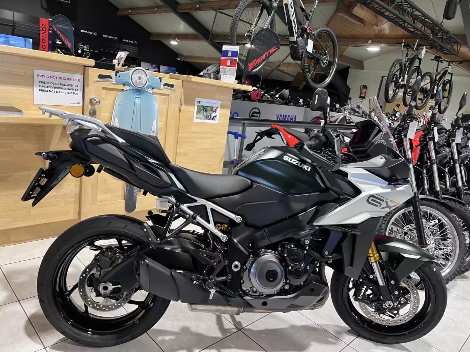 Suzuki GSX-S 1000GX - Photo 1