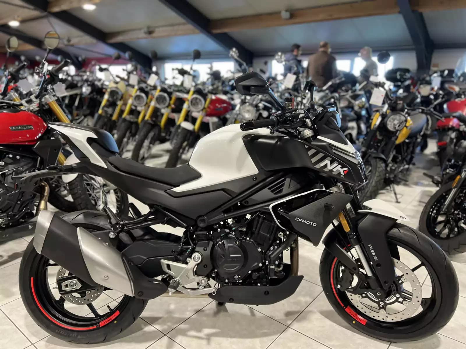 CF Moto 450 NK - Photo 1