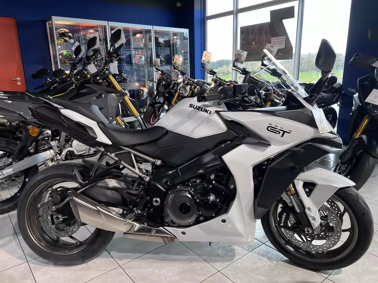 Suzuki GSX-S 1000GT - Photo 1