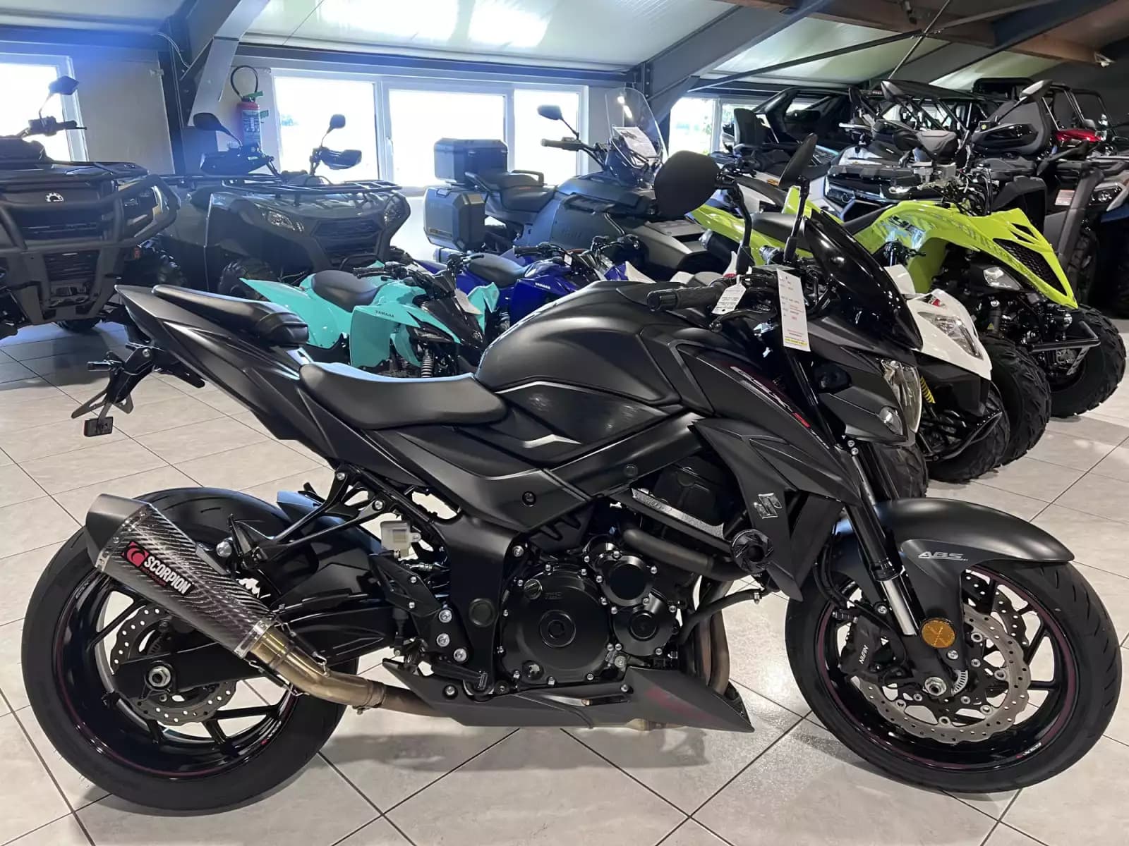 Suzuki GSX-S 750 - Photo 1