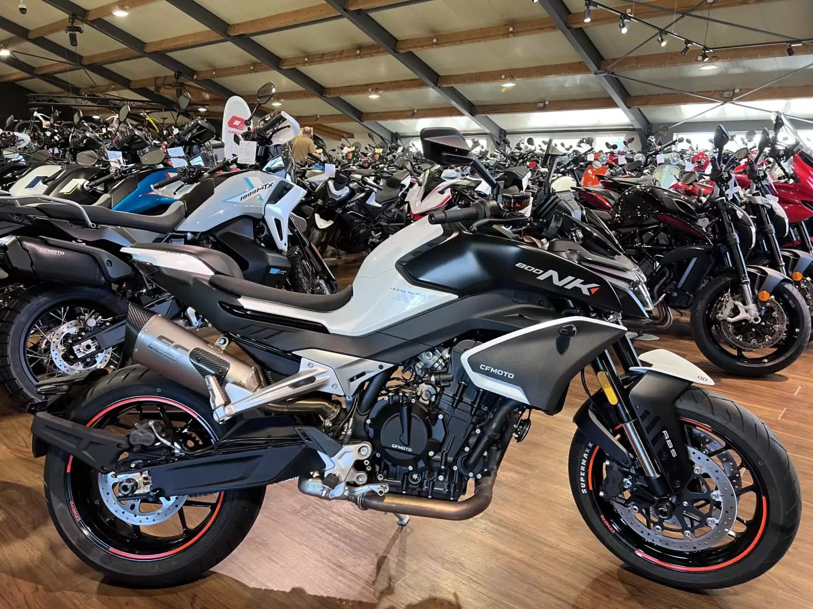 CF Moto 800 NK - Photo 1