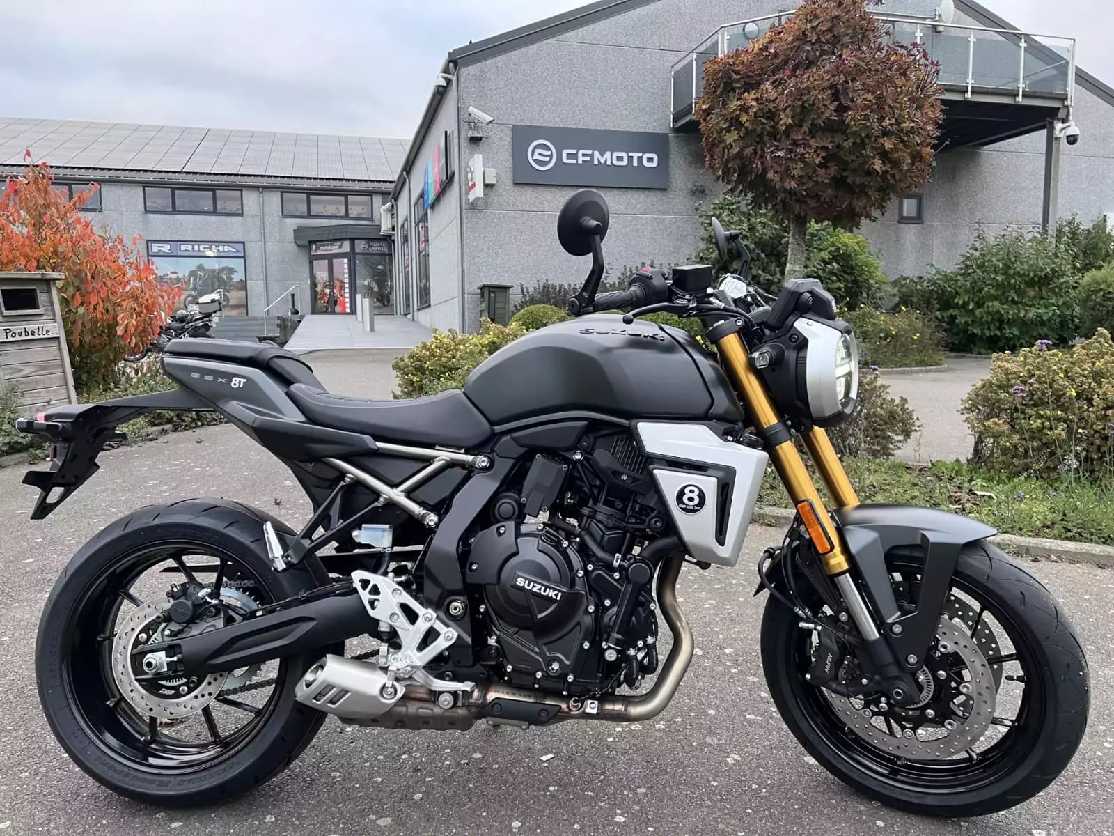 Suzuki GSX-8T - Photo 1