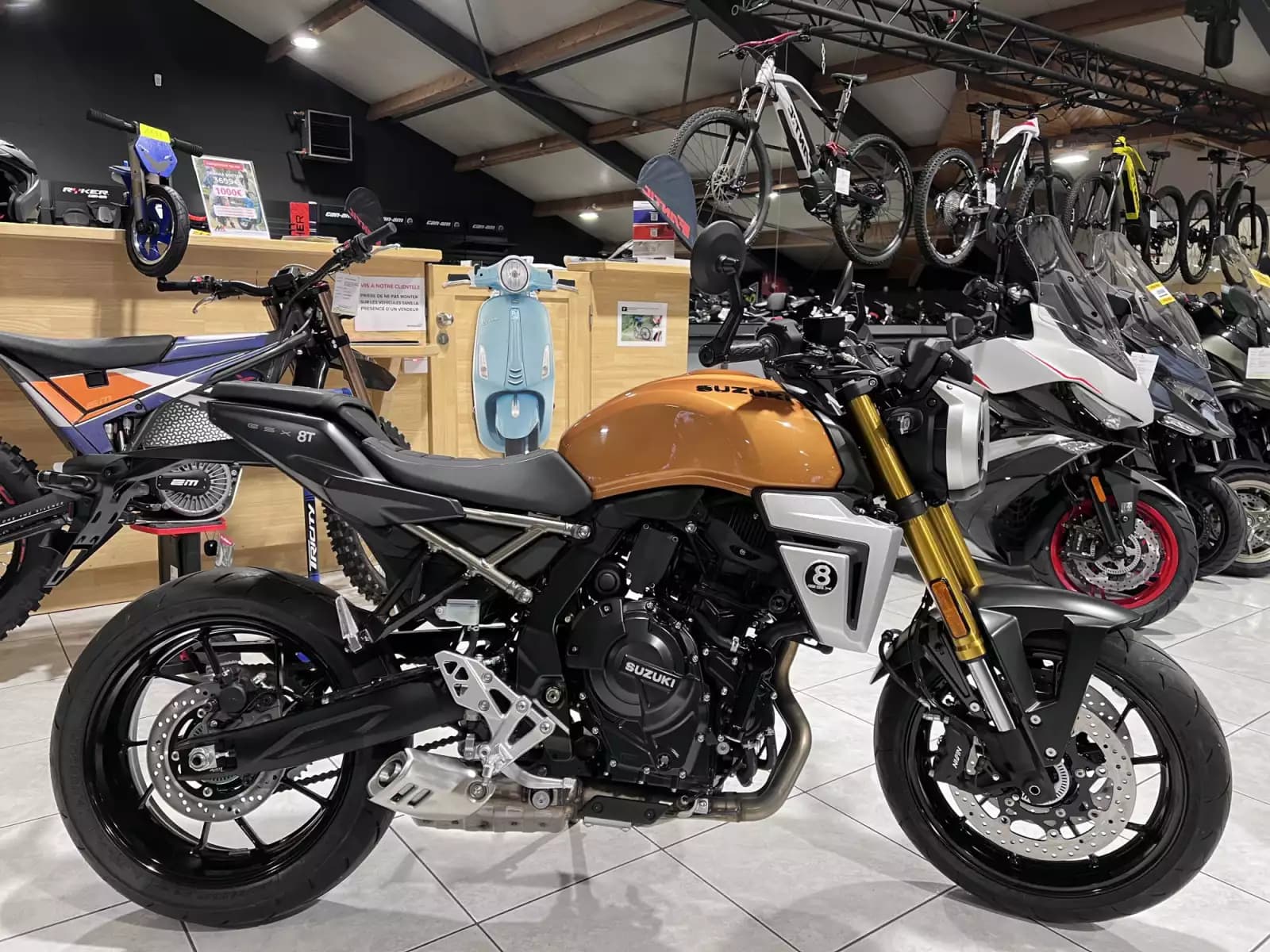 Suzuki GSX-8T - Photo 1