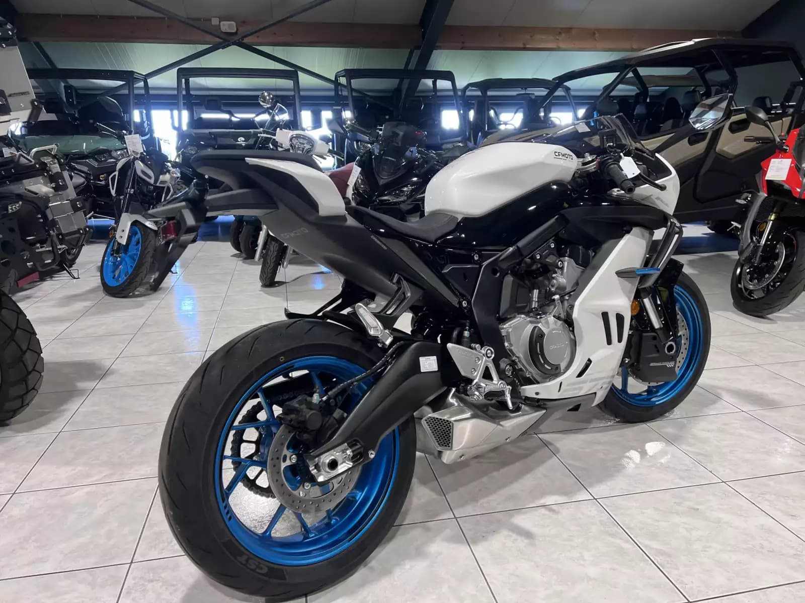 CF Moto 675 SR-R - Photo 1