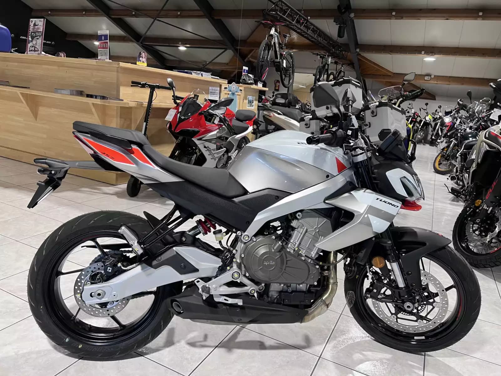 Aprilia TUONO 457 - Photo 1