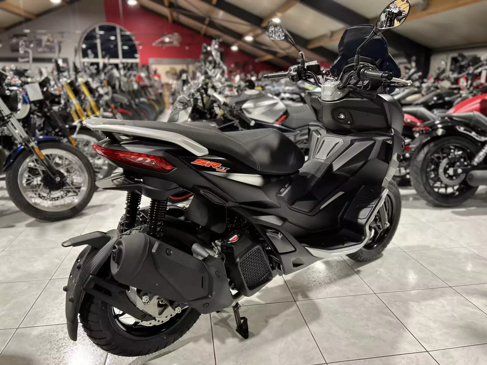 Aprilia SR 125 GT - Photo 1