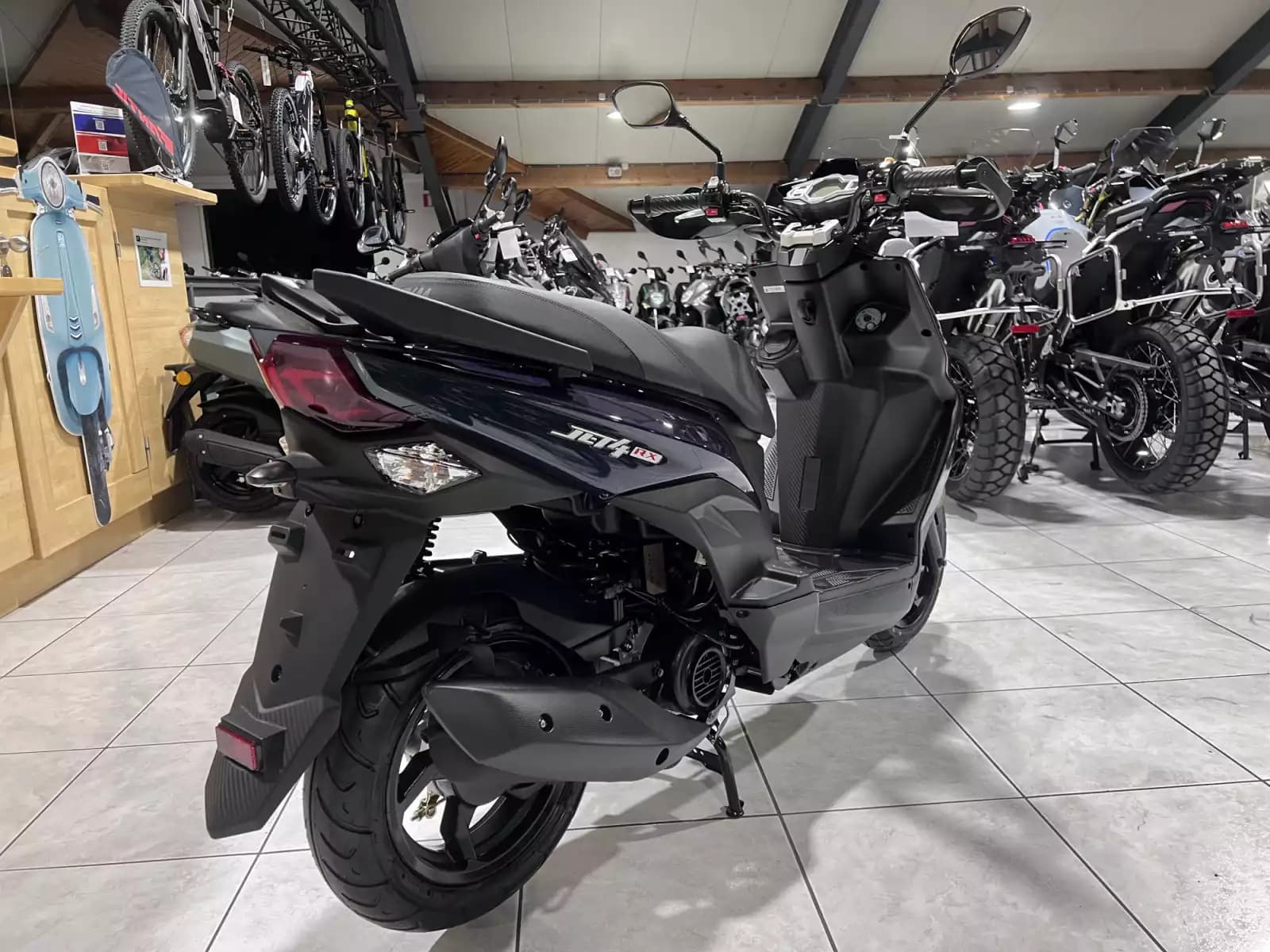 SYM Jet 4 RX 50 Classe A  25 Km/h DEBRIDER ET TOP CASE INCLUS - Photo 1