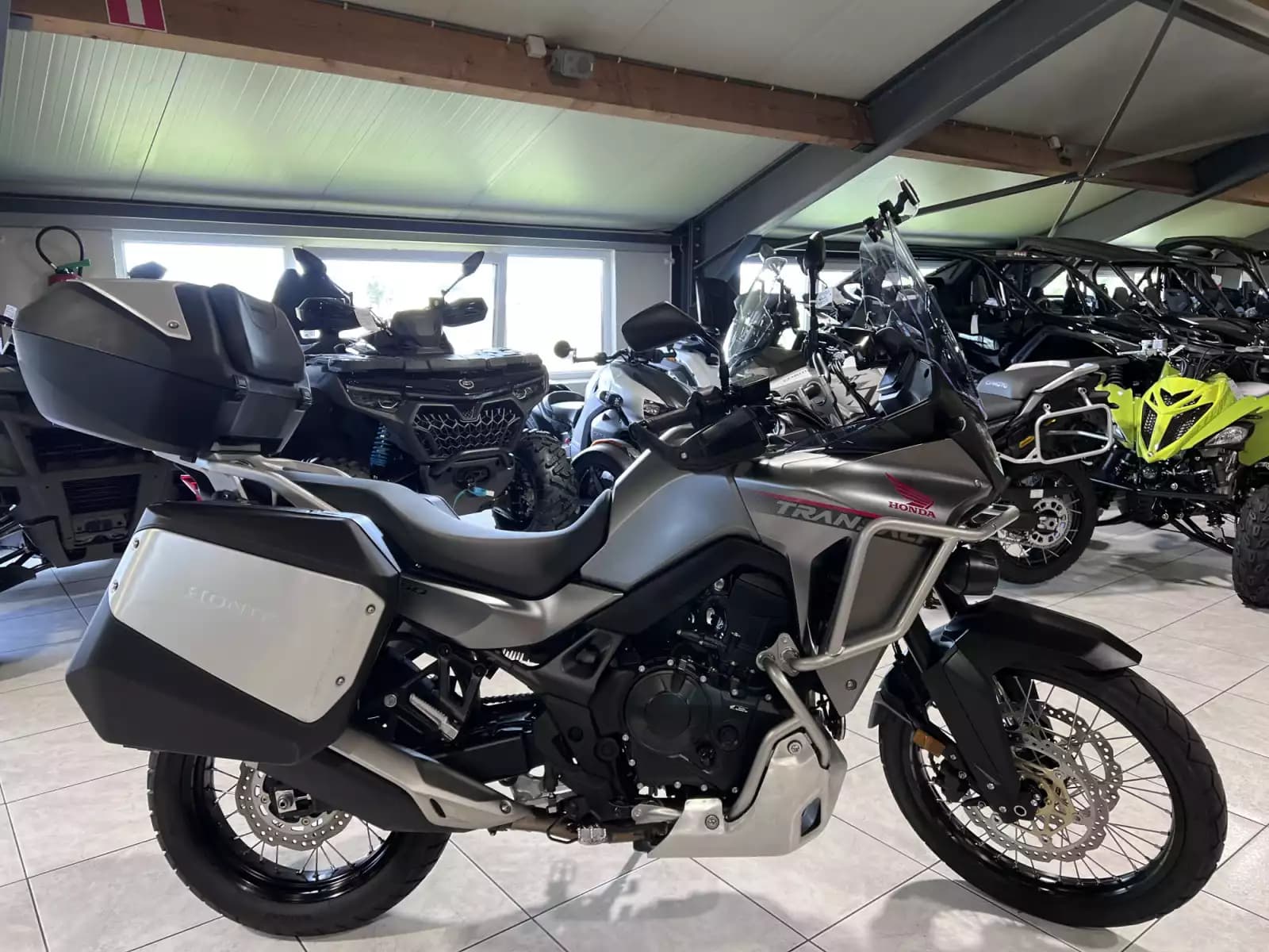 Honda Transalp 750 - Photo 1