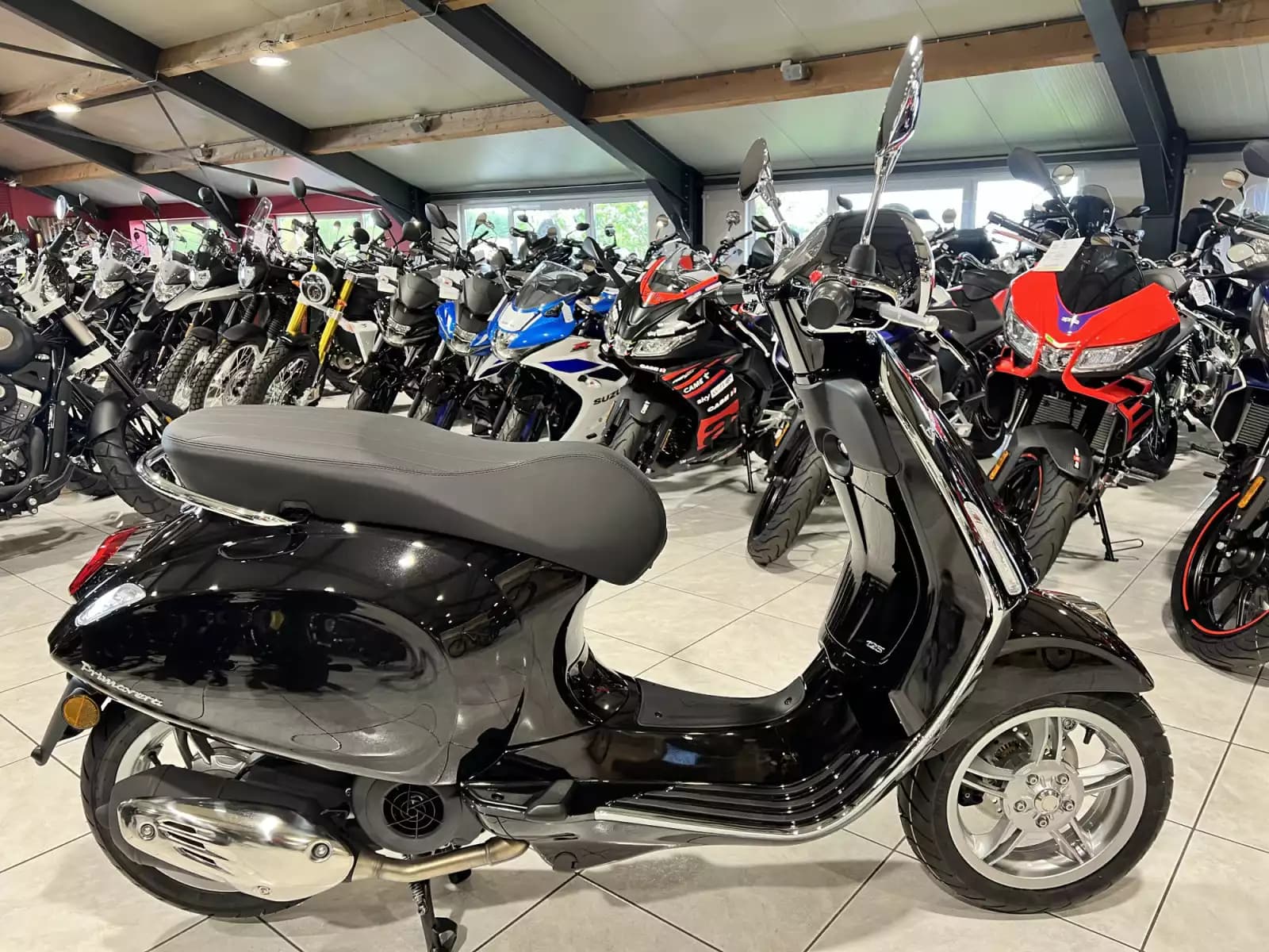 Vespa Primavera 125 E5 + - Photo 1