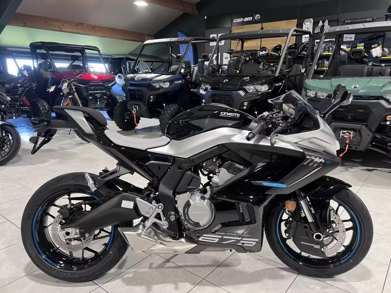 CF Moto 675 SR-R - Photo 1