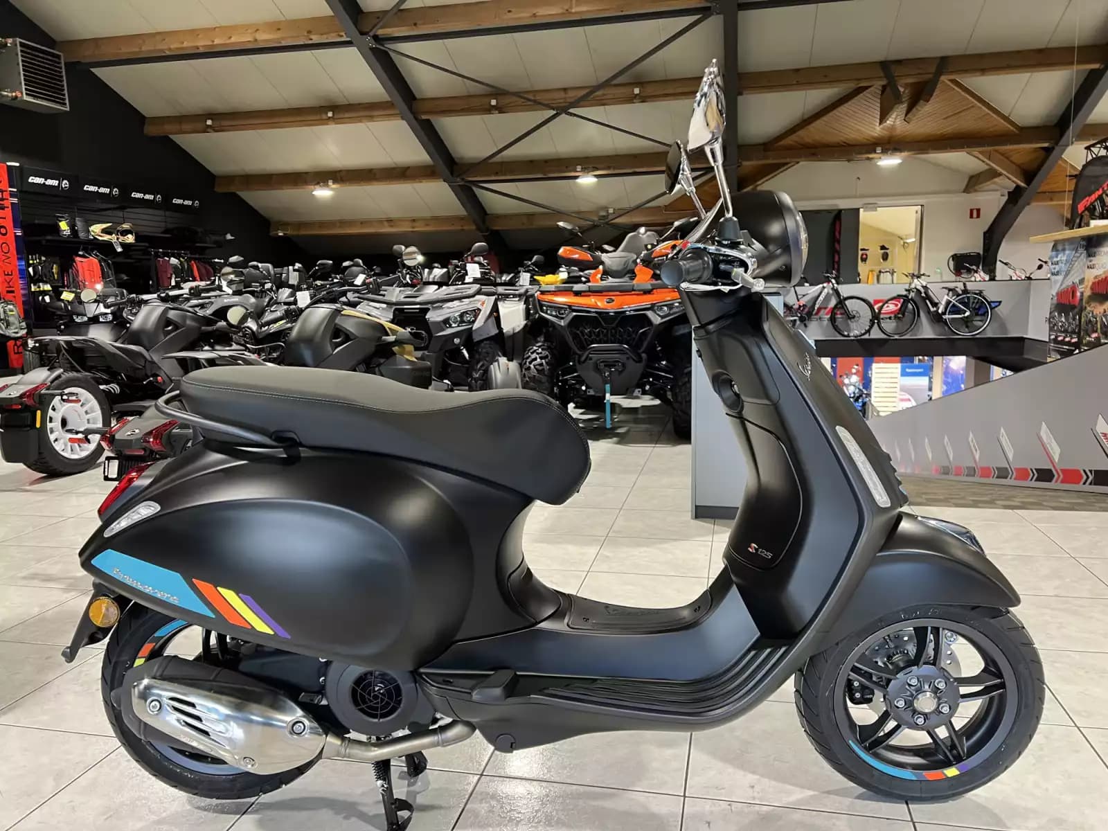 Vespa Primavera 125 S - Photo 1